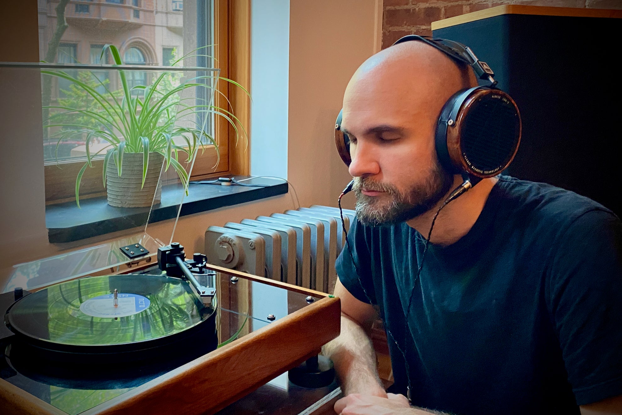 Audeze talks with musician Joe Saylor